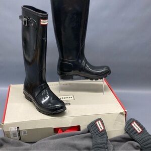 Hunter Gloss Tall Rain Boots with tall socks & Box Set